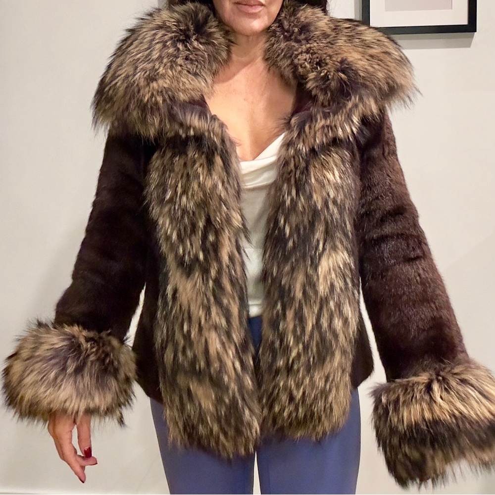 DOLCE & GABBANA Fur Coat with large oversized collar cuffs and buttons